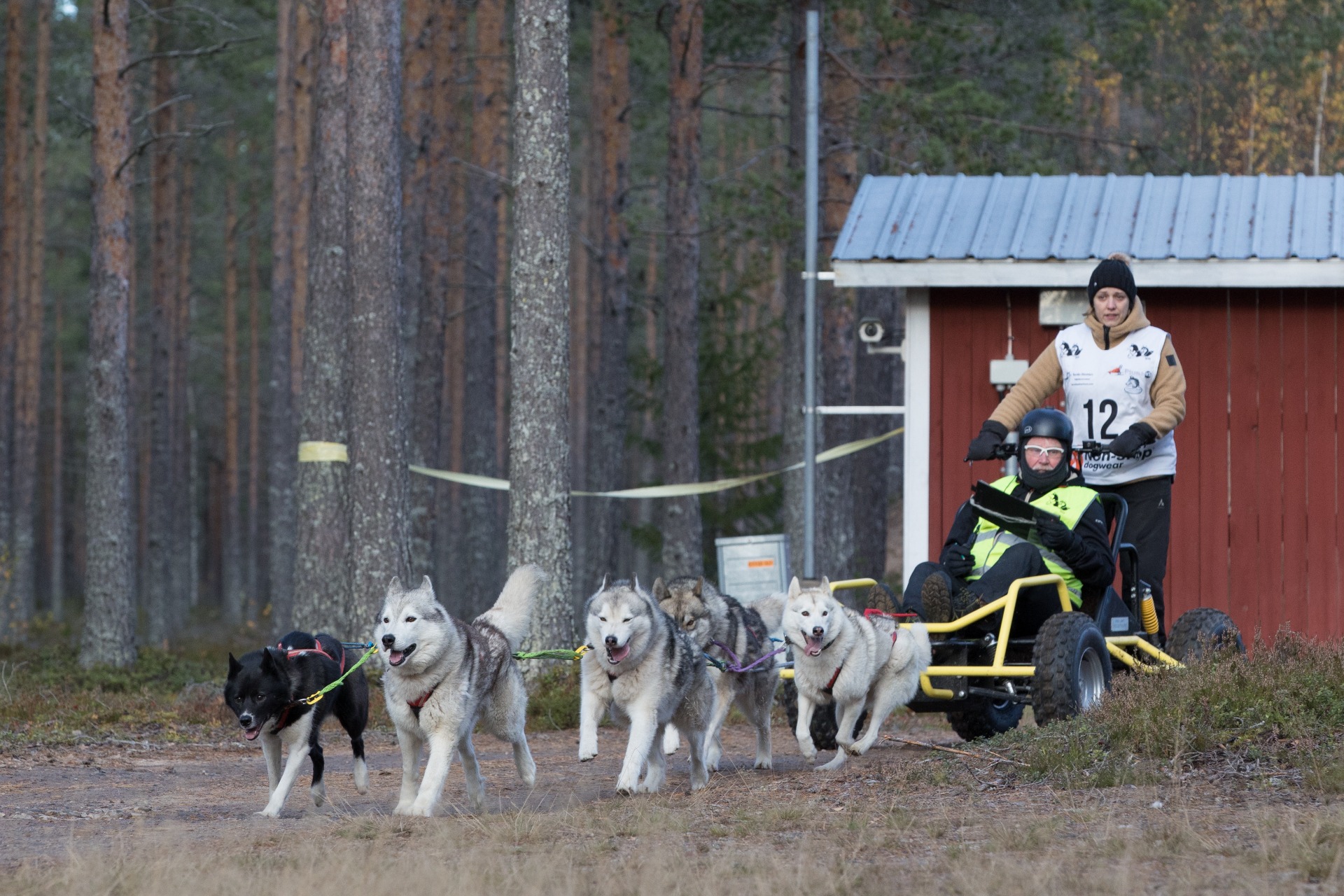 Keulassa Vesa & Noki, vauhdissa Esko, pyörässä Sepi & Martta